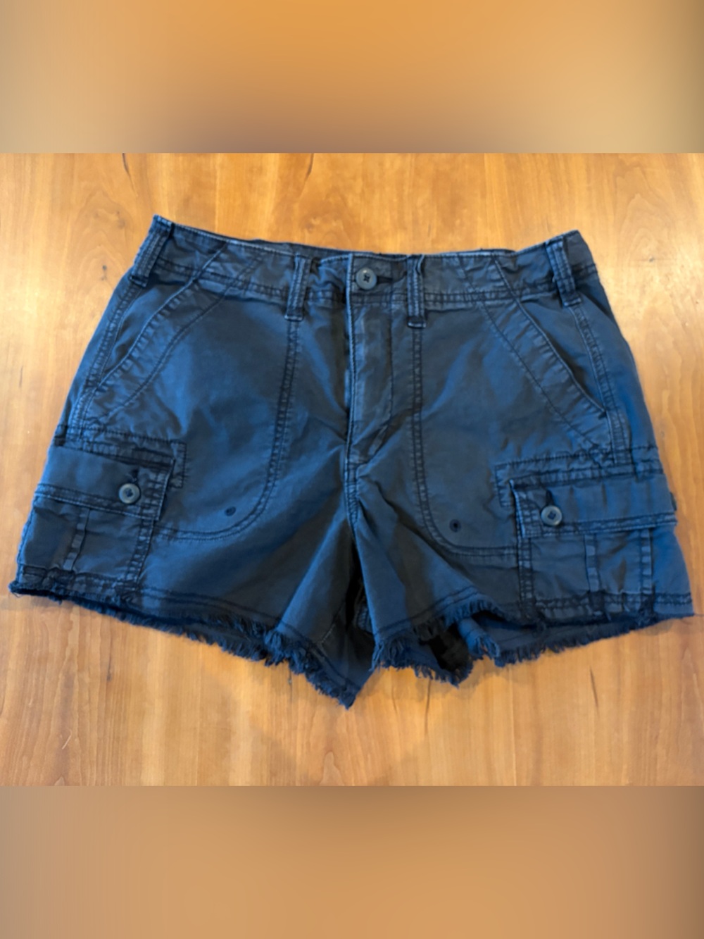 American Eagle Women’s Black Frayed Hem stretch Cargo Shorts size 2